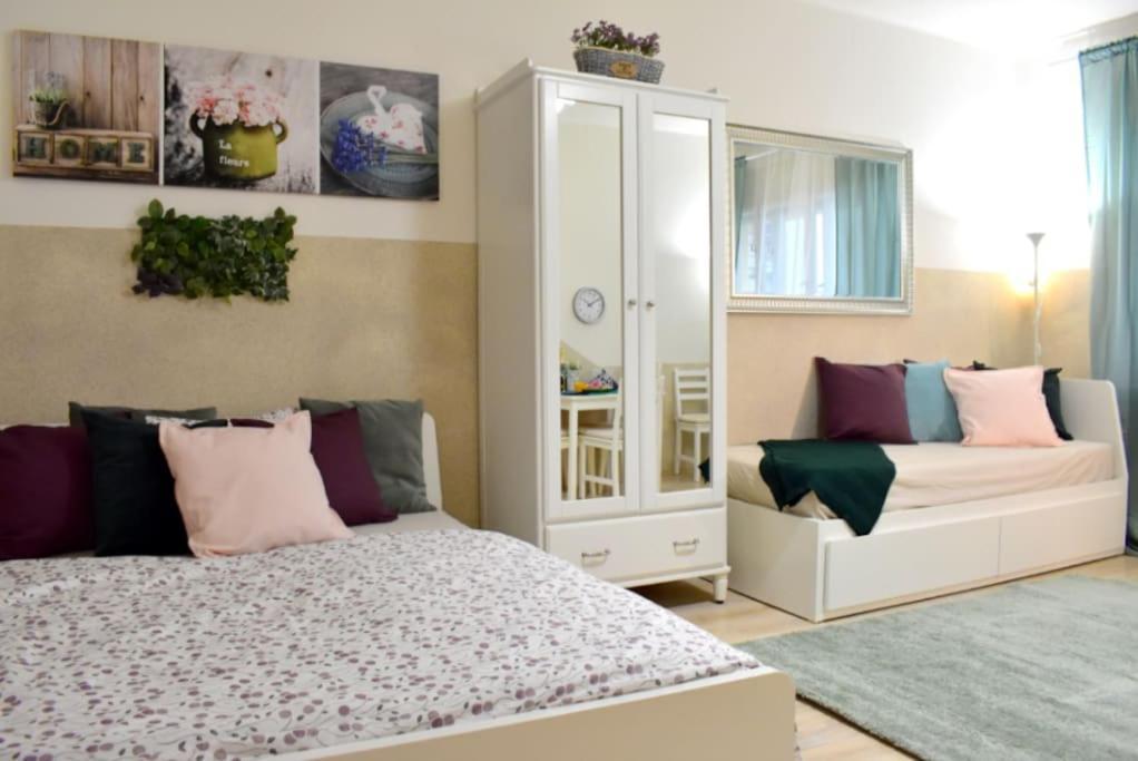 Apartment In Praag Buitenkant foto
